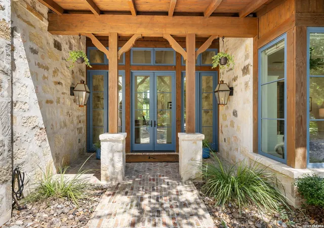 Photo 2 of Single family home for sale at 107 Umbria, San Antonio, TX 78230 | MLS# 2025706 | Listing updated on 2026-10-23