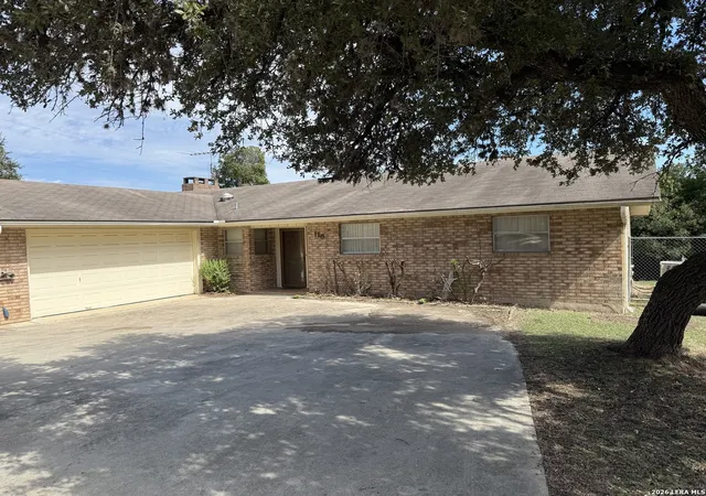 Photo 1 of Single family home for sale at 116 Creekview, Canyon Lake, TX 78133 | MLS# 2025841 | Listing updated on 2026-10-25