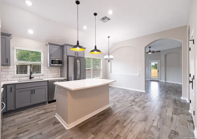 Photo 4 of Single family home for sale at 530 Rolling Grv, San Antonio, TX 78253 | MLS# 2025868 | Listing updated on 2026-10-26