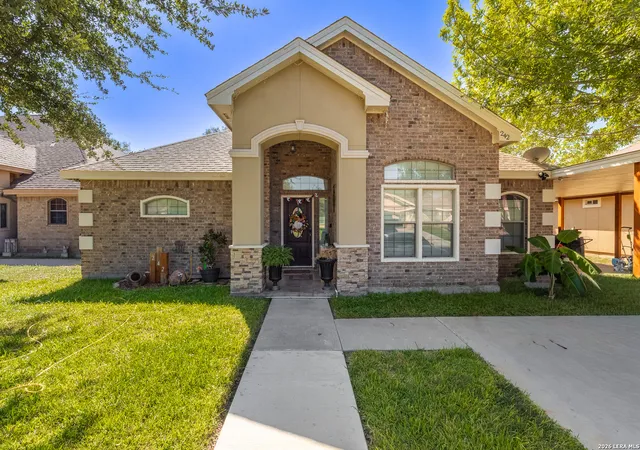 Photo 2 of Single family home for sale at 242 Paso Caballero, Eagle Pass, TX 78852 | MLS# 2025879 | Listing updated on 2026-10-24