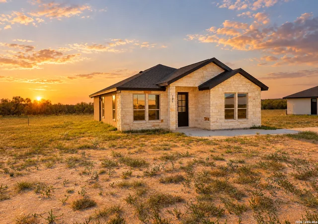 Single family home for sale at 121 Camino Verde Ct, La Vernia, TX 78121 | MLS# 2025885