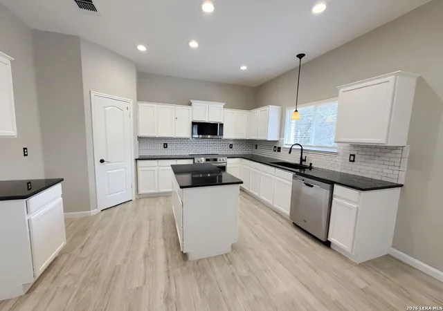 Photo 3 of Single family home for sale at 4122 Knollbluff, San Antonio, TX 78247 | MLS# 2025887 | Listing updated on 2026-10-24