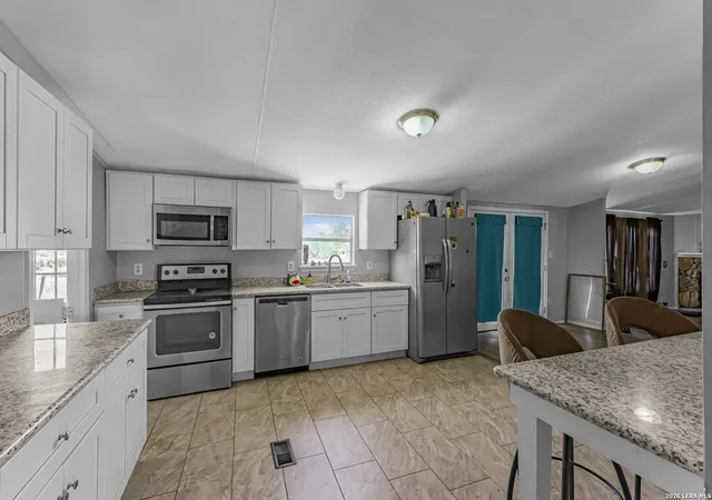 Photo 3 of Single family home for sale at 381 Bluefield, Pleasanton, TX 78064 | MLS# 2025926 | Listing updated on 2026-10-24