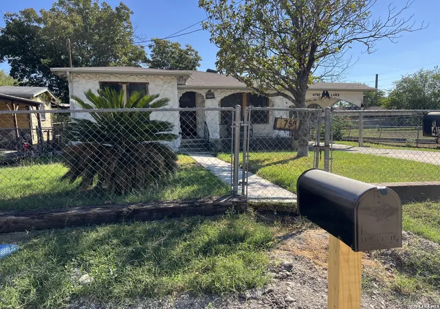 Photo 2 of Single family home for sale at 4750 Lark, San Antonio, TX 78228 | MLS# 2025955 | Listing updated on 2026-10-24