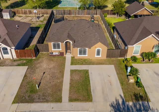 Photo 1 of Single family home for sale at 2470 Elizabeth Cir, Eagle Pass, TX 78852 | MLS# 2026000 | Listing updated on 2026-10-27