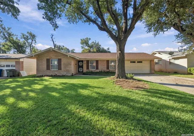 Single family home for sale at 322 Dawnridge Dr, San Antonio, TX 78213 | MLS# 2026066