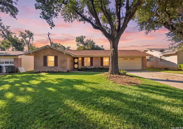 Photo 2 of Single family home for sale at 322 Dawnridge Dr, San Antonio, TX 78213 | MLS# 2026066 | Listing updated on 2026-10-25