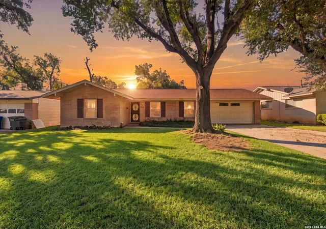 Photo 3 of Single family home for sale at 322 Dawnridge Dr, San Antonio, TX 78213 | MLS# 2026066 | Listing updated on 2026-10-25