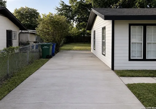 Photo 1 of Single family home for sale at 275 Wahrmund Ct, San Antonio, TX 78223 | MLS# 2026086 | Listing updated on 2026-10-25
