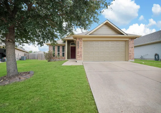 Photo 1 of Single family home for sale at 110 Oakwood Ct, Huntsville, TX 77320 | MLS# 41831208 | Listing updated on 2026-09-26
