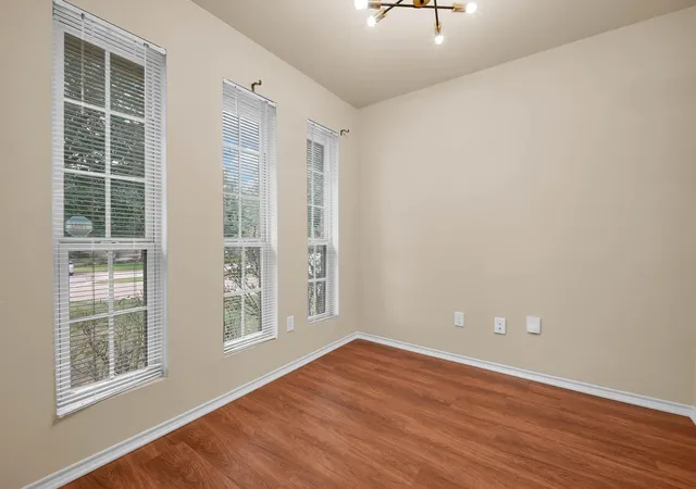 Photo 2 of Single family home for sale at 110 Oakwood Ct, Huntsville, TX 77320 | MLS# 41831208 | Listing updated on 2026-09-26
