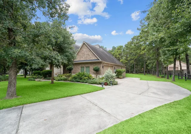 Photo 2 of Sale Pending at 8938 Catamaran Way, Montgomery, TX 77316 | MLS# 32177927 | Listing updated on 2026-09-15