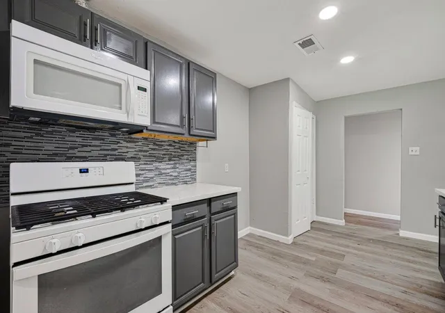 Photo 2 of Single family home for sale at 701 Oriole Ln, Pasadena, TX 77502 | MLS# 20079510 | Listing updated on 2026-09-24