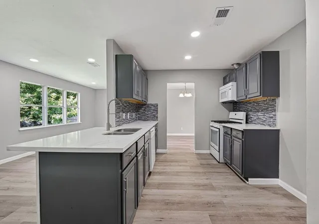 Photo 3 of Single family home for sale at 701 Oriole Ln, Pasadena, TX 77502 | MLS# 20079510 | Listing updated on 2026-09-24