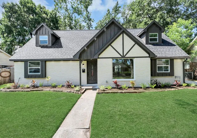 Photo 1 of Single family home for sale at 6015 Mcknight St, Houston, TX 77035 | MLS# 48537695 | Listing updated on 2026-09-11