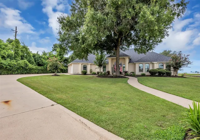 Photo 3 of Single family home for sale at 6426 Dow Reef Dr, Beach City, TX 77523 | MLS# 52582908 | Listing updated on 2026-09-04