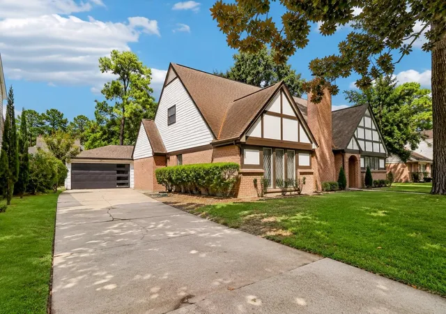 Photo 2 of Single family home for sale at 11622 Cypresswood Dr, Houston, TX 77070 | MLS# 28015107 | Listing updated on 2026-09-21