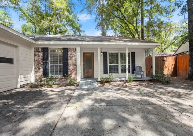 Photo 2 of Sale Pending at 80 W Timberspire Ct, Spring, TX 77380 | MLS# 43842900 | Listing updated on 2026-10-08
