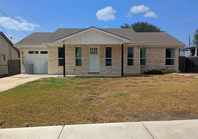 Photo 1 of Single family home for sale at 11538 Main St, Jonestown, TX 78645 | MLS# 21120863 | Listing updated on 2026-09-19