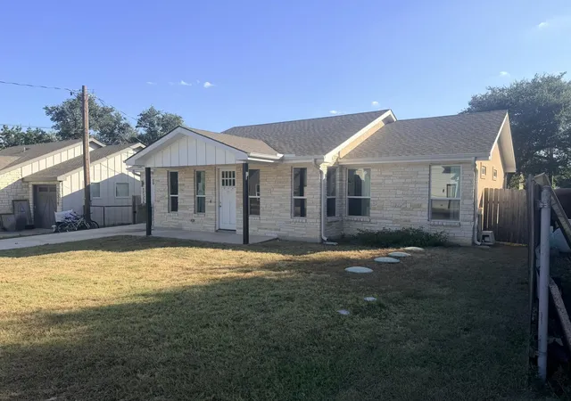 Photo 2 of Single family home for sale at 11538 Main St, Jonestown, TX 78645 | MLS# 21120863 | Listing updated on 2026-09-19