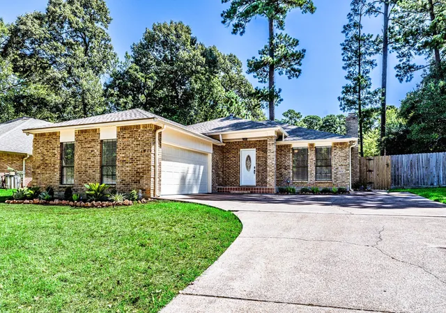 Photo 1 of Single family home for sale at 1810 Greentree Dr, Huntsville, TX 77340 | MLS# 2016456 | Listing updated on 2026-09-03