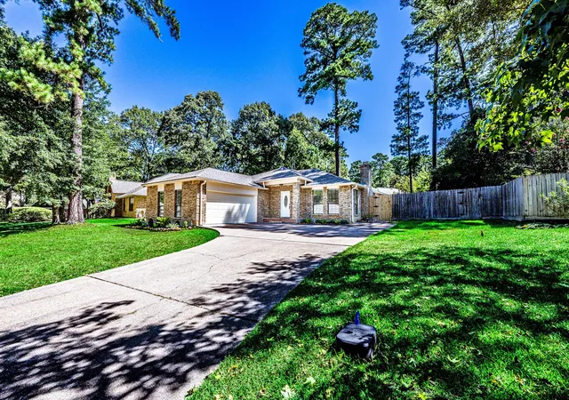 Photo 2 of Single family home for sale at 1810 Greentree Dr, Huntsville, TX 77340 | MLS# 2016456 | Listing updated on 2026-09-03