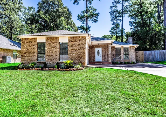 Photo 3 of Single family home for sale at 1810 Greentree Dr, Huntsville, TX 77340 | MLS# 2016456 | Listing updated on 2026-09-03