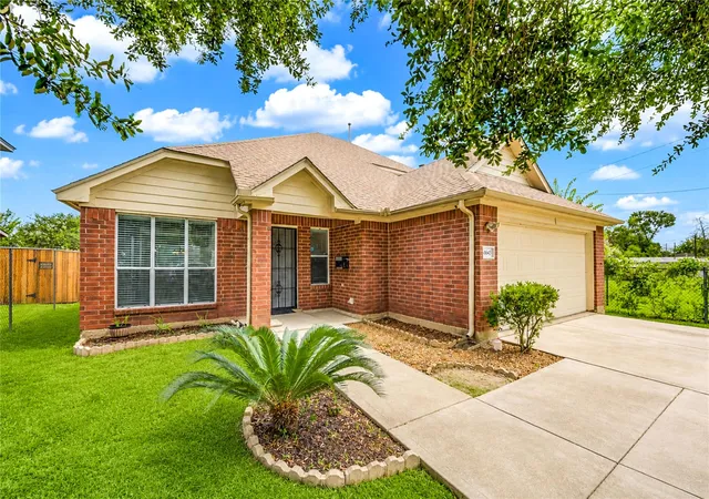 Photo 1 of Single family home for sale at 8645 Rinn St, Houston, TX 77078 | MLS# 34061360 | Listing updated on 2026-09-12