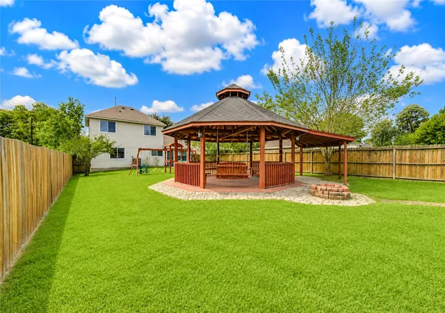 Photo 2 of Single family home for sale at 8645 Rinn St, Houston, TX 77078 | MLS# 34061360 | Listing updated on 2026-09-12