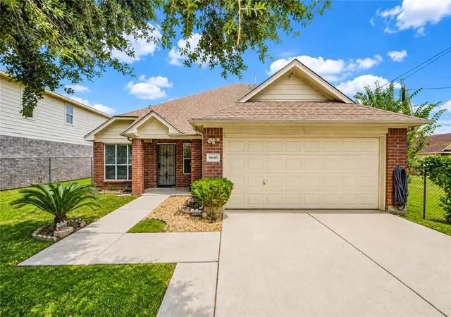 Photo 3 of Single family home for sale at 8645 Rinn St, Houston, TX 77078 | MLS# 34061360 | Listing updated on 2026-09-12