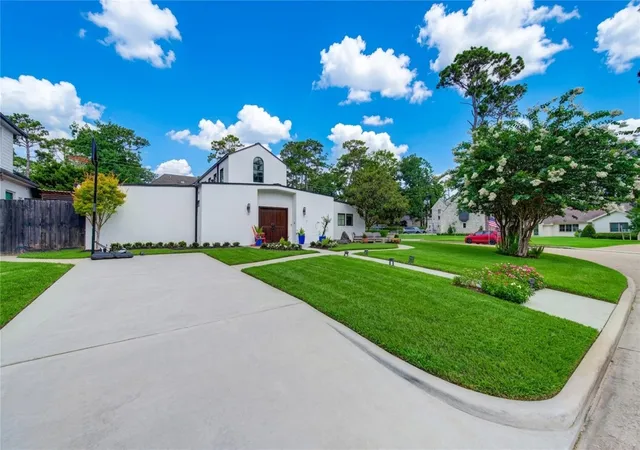 Photo 2 of Single family home for sale at 331 Gershwin Dr, Houston, TX 77079 | MLS# 42971247 | Listing updated on 2026-09-22