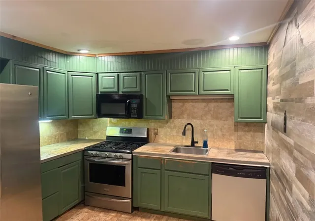 Photo 3 of Sale Pending at 2314 Estate Dr, Deer Park, TX 77536 | MLS# 86394477 | Listing updated on 2026-09-28