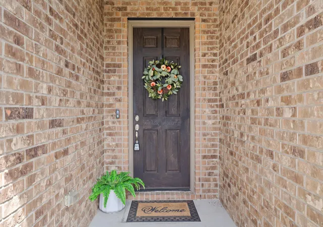Photo 3 of Single family home for sale at 27926 Dana Crk Dr, Boerne, TX 78015 | MLS# 54123445 | Listing updated on 2026-09-22