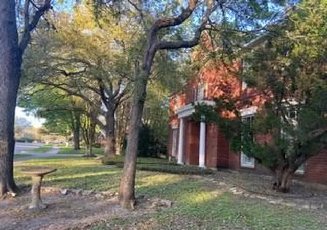 Photo 18 of Single family home for sale at 115 Eagle Lakes Dr, Friendswood, TX 77546 | MLS# 53624548 | Listing updated on 2026-09-08