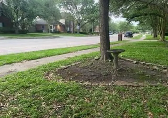 Photo 3 of Single family home for sale at 115 Eagle Lakes Dr, Friendswood, TX 77546 | MLS# 53624548 | Listing updated on 2026-09-08