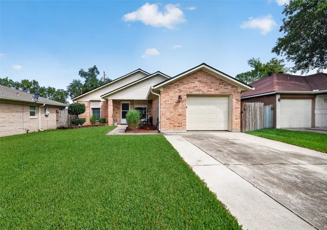 Photo 2 of Single family home for sale at 2316 29th Avenue N, Texas City, TX 77590 | MLS# 12158396 | Listing updated on 2026-09-28