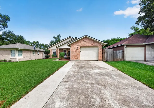 Photo 3 of Single family home for sale at 2316 29th Avenue N, Texas City, TX 77590 | MLS# 12158396 | Listing updated on 2026-09-28
