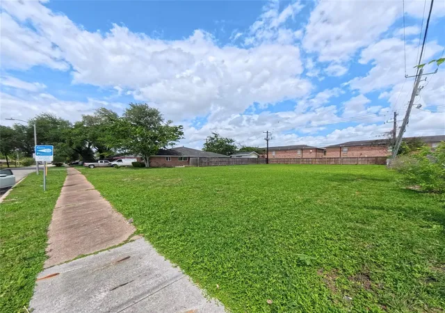 Photo 1 of Land for sale at 8907 Dover St, Houston, TX 77061 | MLS# 75910777 | Listing updated on 2026-09-07