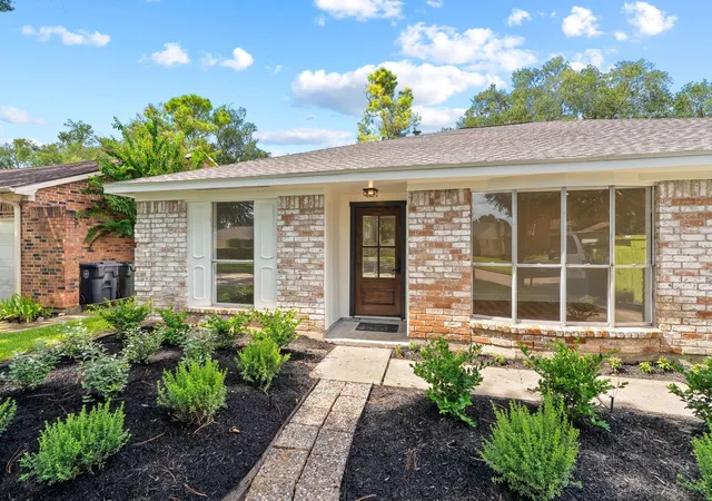 Photo 3 of Single family home for sale at 2623 Coopers Post Ln, Sugar Land, TX 77478 | MLS# 9628593 | Listing updated on 2026-10-07