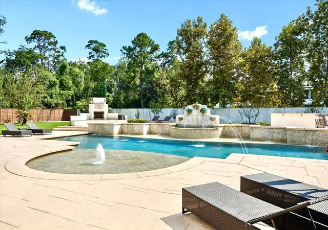 Photo 3 of Sale Pending at 9105 Memorial Dr, Houston, TX 77024 | MLS# 7583533 | Listing updated on 2026-10-08