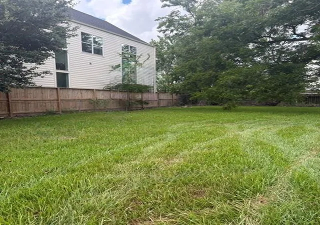 Photo 2 of Sale Pending at 3517 Castor St, Houston, TX 77022 | MLS# 38385589 | Listing updated on 2026-09-17