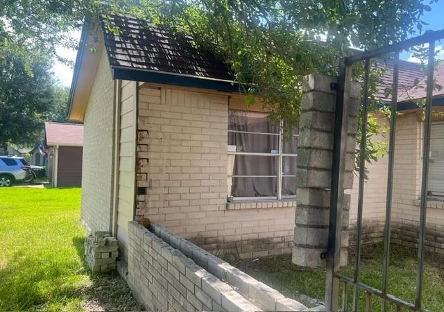 Photo 3 of Sale Pending at 14826 Easingwold Dr, Houston, TX 77015 | MLS# 47718269 | Listing updated on 2026-09-16