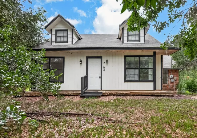 Photo 1 of Single family home for sale at 2103 Bayou Dr, Lake Jackson, TX 77566 | MLS# 31500882 | Listing updated on 2026-09-17
