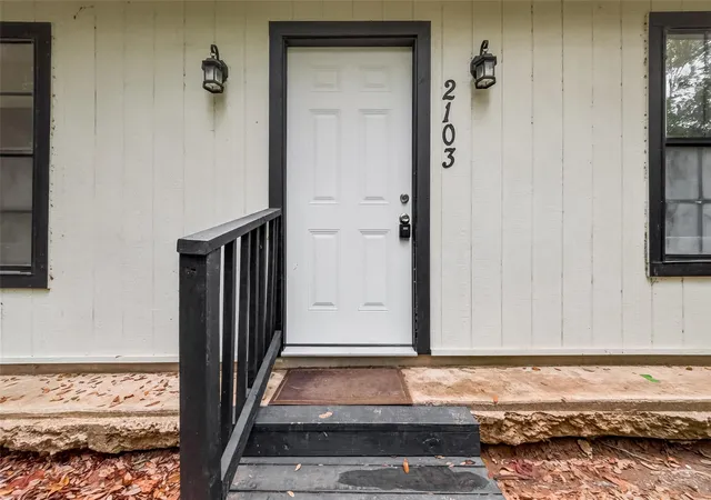 Photo 4 of Single family home for sale at 2103 Bayou Dr, Lake Jackson, TX 77566 | MLS# 31500882 | Listing updated on 2026-09-17