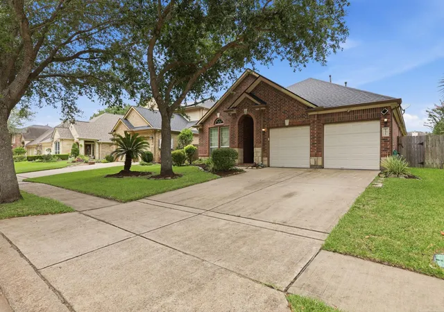 Photo 2 of Single family home for sale at 5922 Story Book Trl, Missouri City, TX 77459 | MLS# 16436733 | Listing updated on 2026-10-04