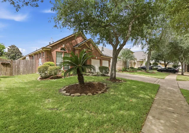 Photo 3 of Single family home for sale at 5922 Story Book Trl, Missouri City, TX 77459 | MLS# 16436733 | Listing updated on 2026-10-04