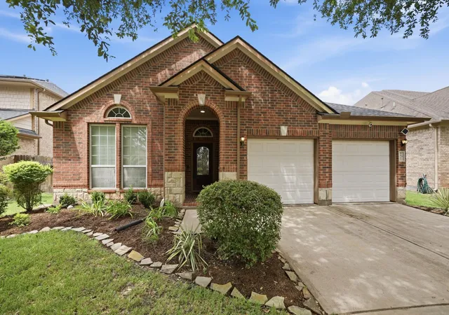 Photo 3 of Single family home for sale at 5922 Story Book Trl, Missouri City, TX 77459 | MLS# 16436733 | Listing updated on 2026-10-04