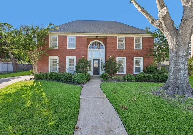 Photo 1 of Single family home for sale at 15 Sterling St, Sugar Land, TX 77479 | MLS# 98630754 | Listing updated on 2026-10-07