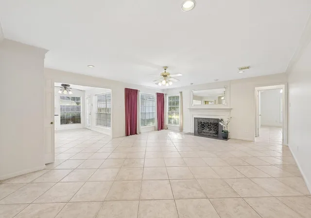 Photo 3 of Single family home for sale at 15 Sterling St, Sugar Land, TX 77479 | MLS# 98630754 | Listing updated on 2026-10-07