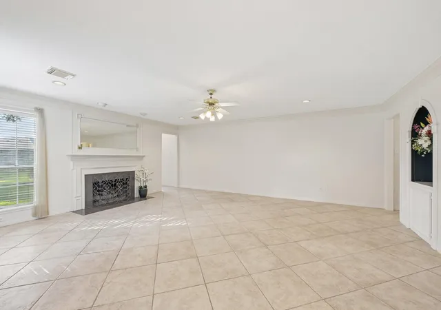 Photo 3 of Single family home for sale at 15 Sterling St, Sugar Land, TX 77479 | MLS# 98630754 | Listing updated on 2026-10-07